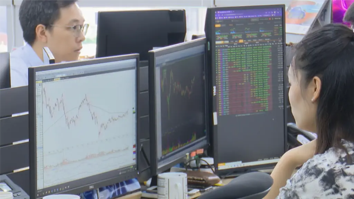 Cổ phiếu bất động sản lao dốc, chứng khoán giảm 30 điểm